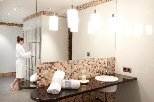 Hotel MU & SPA tesisinde bir banyo
