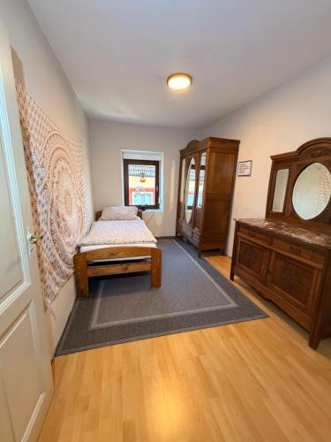 Postel nebo postele na pokoji v ubytování Großzügiges Haus in Moselnähe