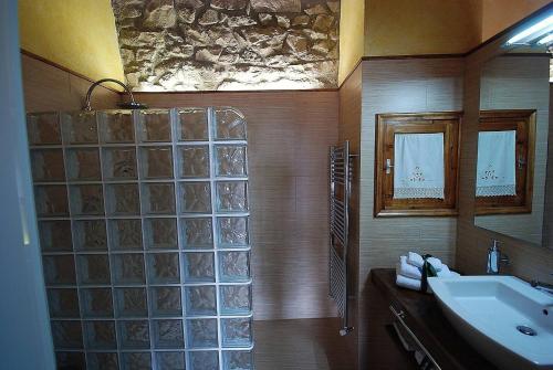 a bathroom with a sink and a mirror at Casa Rural Dauden 3 Habitaciones in Cantavieja