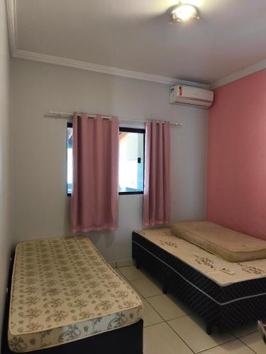 En eller flere senge i et værelse på Casa Com Piscina Temporada