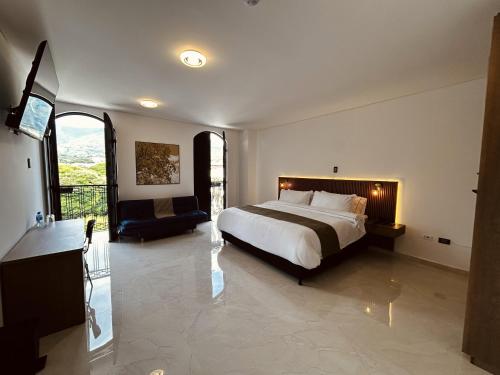 En eller flere senge i et værelse på Hotel Casa Volga