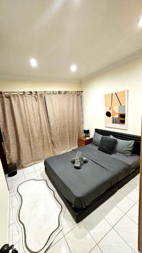 Cozy Private Room in Taman Desa Shared Bathroom
