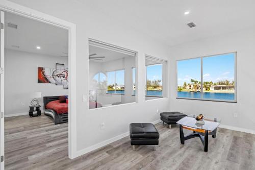 een woonkamer met witte muren en ramen bij Villa Stella in Burnt Store Marina