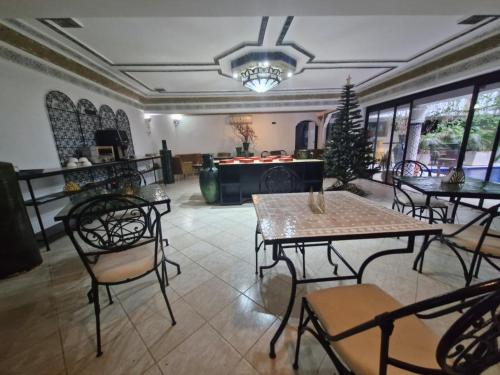 Posezení v ubytování Ferme des Oliviers - Villa de Charme avec Vue Nature