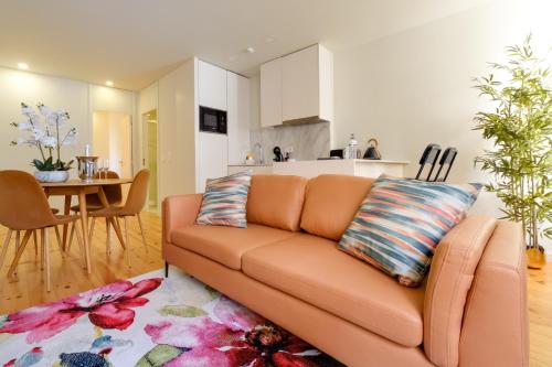 Magnolia 3 Luxury with AC Metro Downtown Porto