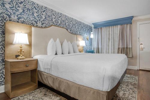 a hotel room with a large bed and a window at Best Western Plus French Quarter Courtyard Hotel in New Orleans