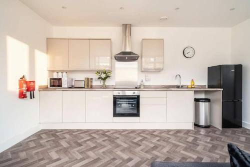 Køkken eller tekøkken på Modern 1 Bed Apartment in Central Wrexham