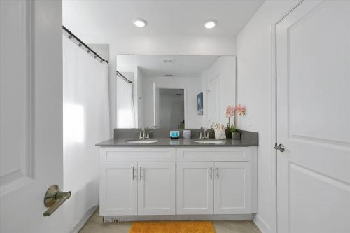 Storey Lake 4 Bedroom Lakeview Private Pool near Disney Universal SeaWorld Free Resort Access photo 41