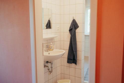 Et badeværelse på Futterhaus neben der Wasserburg Liepen