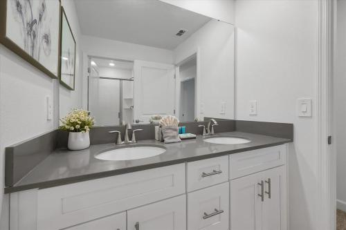 Storey Lake 4 Bedroom Lakeview Private Pool near Disney Universal SeaWorld Free Resort Access photo 49