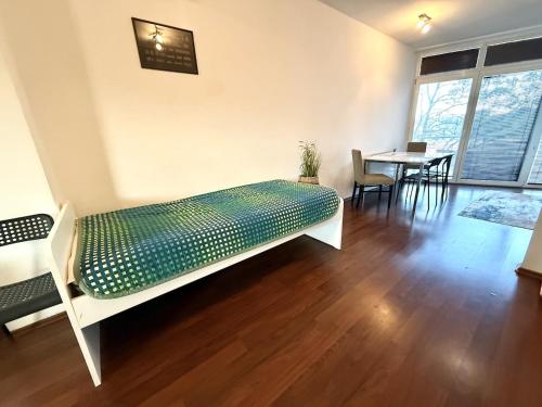 Giường trong phòng chung tại Kukucinova Apartments