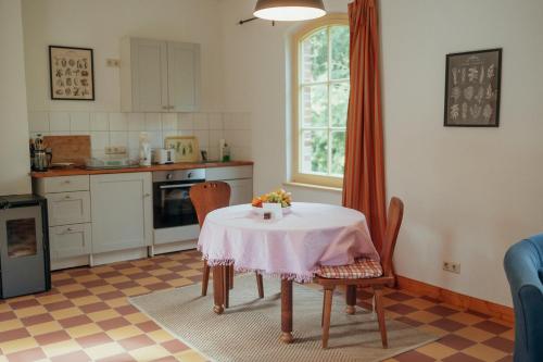 Køkken eller tekøkken på Schmiede der Wasserburg Liepen