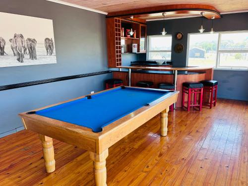 a pool table in a room with a bar at Adventure House - Colchester - 5km from Elephant Park in Colchester