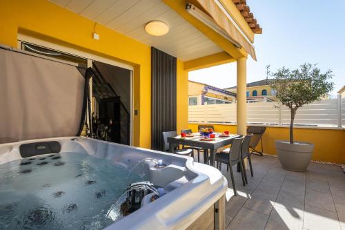 Nix -Villa spa prive 4p - terrasse - parking - Climatisation - Cap Agde Naturiste