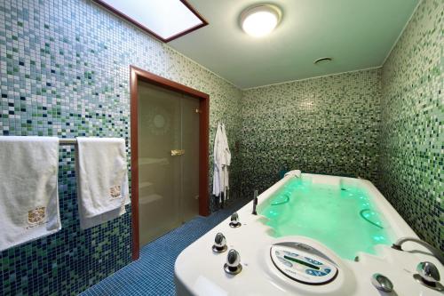 a bathroom with a bath tub and a sink at Willa Różana in Nałęczów
