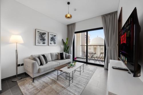 Modern 1BR Apartment with Balcony in Sobha Hartland