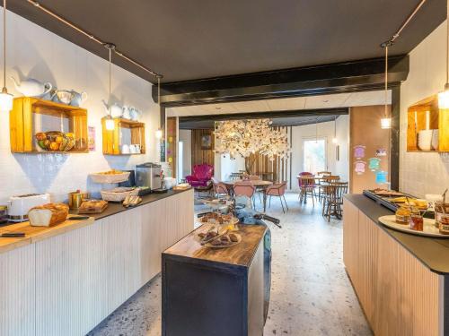 Eten bij of ergens in de buurt van het hotel

