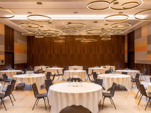 Mövenpick Hotel Basel 레스토랑 또는 맛집