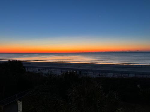 Modern Escape - Luxe Oceanfront 2BR with Epic Kitchen, Pool, Parking photo 18