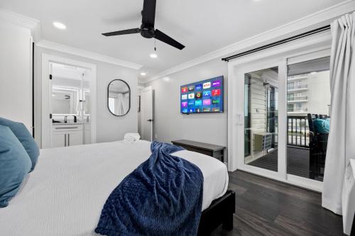 Modern Escape - Luxe Oceanfront 2BR with Epic Kitchen, Pool, Parking photo 42