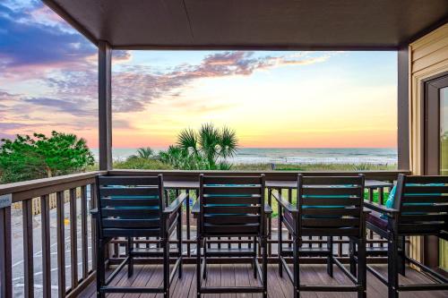 Modern Escape - Luxe Oceanfront 2BR with Epic Kitchen, Pool, Parking photo 69