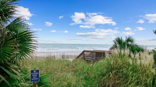 Modern Escape - Luxe Oceanfront 2BR with Epic Kitchen, Pool, Parking photo 52