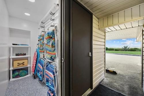 Modern Escape - Luxe Oceanfront 2BR with Epic Kitchen, Pool, Parking photo 51