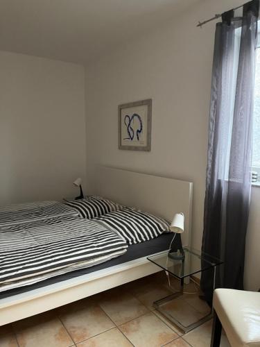 a bedroom with a bed and a window at Ferienwohnung am Kirschenrech in Kusel