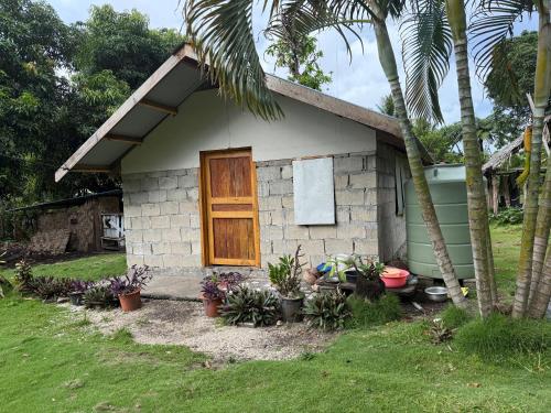 a small house with a door and some plants at Fireworks bungalows in White Sands