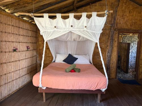 a bed with a canopy in a room at Fireworks bungalows in White Sands