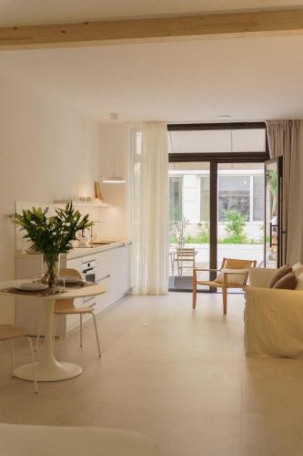 HN Riverside Studio