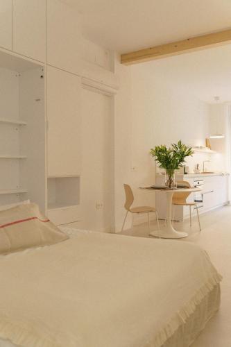 HN Riverside Studio