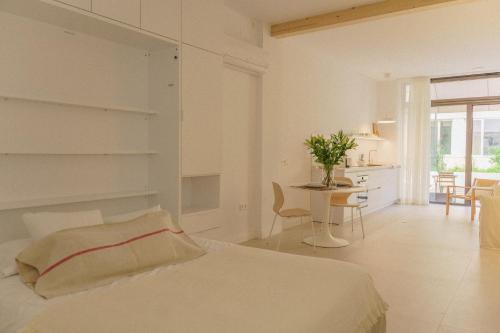 HN Riverside Studio