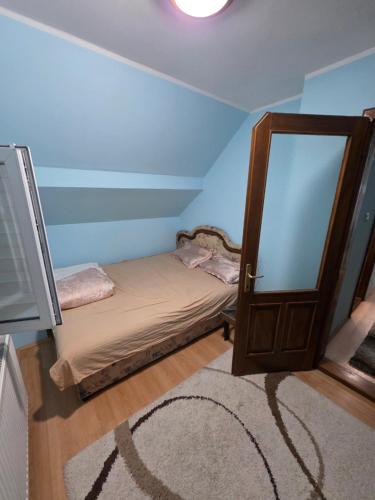 a small room with a small bed and a mirror at D&D Apartment in Koceljevo