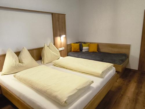 En eller flere senge i et værelse på Pernerhof