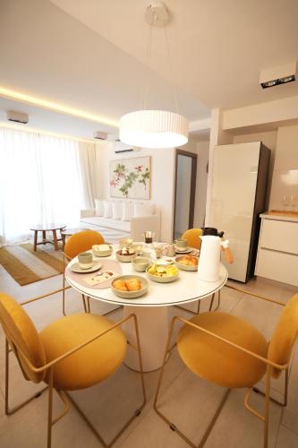 a living room with a white table and chairs at Aira Apart Hotel Boutique in Buenos Aires
