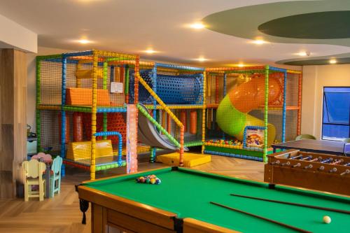 a childrens play room with a pool table at Hotel Portinari Centro in Foz do Iguaçu