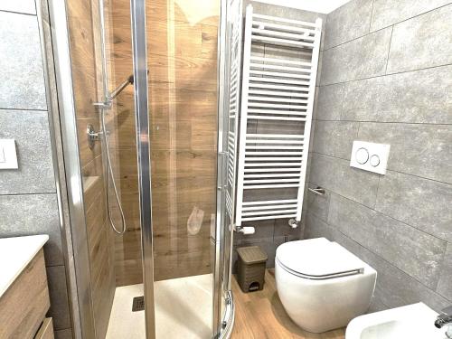 Et badeværelse på Moda Apartments Serenella