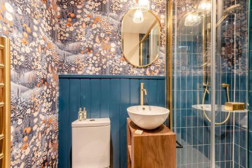 a bathroom with a toilet and a sink and a mirror at 2 Bed in Chapel Stile oc-u32104 in Chapel Stile