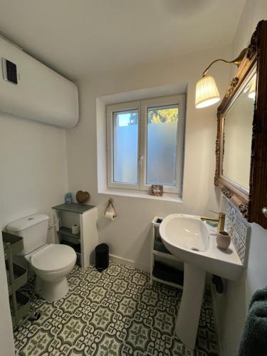 Et badeværelse på Studio au dernier étage d'une bastide grassoise