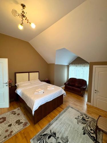 En eller flere senge i et værelse på American Style Vacation Home