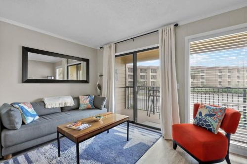 Khu vực ghế ngồi tại OV A-104 Ocean Villa - Ocean Front Resort Sleeps