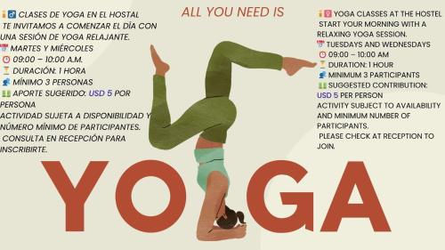 Une affiche pour un cours de yoga avec les mots « vous prenez soin ». dans l'établissement Latinos Brothers Rooftop, à Quito