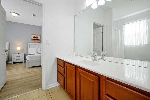 Curated visual reference: Epic Luxury League City Condos Reference: Luxury Epic Universe Condo Vista Cay