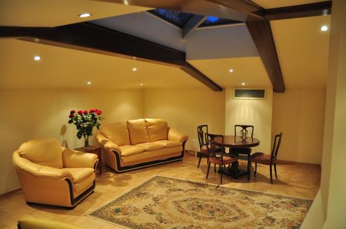 a living room with two chairs and a table at Willa Różana in Nałęczów