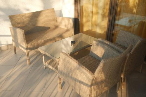 Een zitgedeelte bij Pension Zum Waldrand