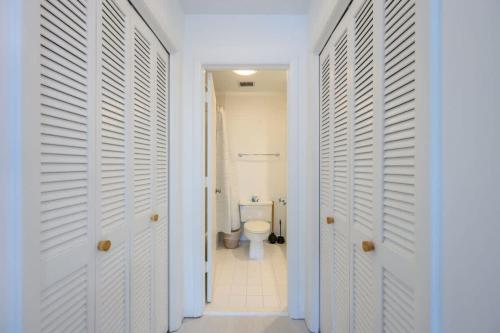 203 Tennismaster Shipyard Villa with Pool Views photo 28
