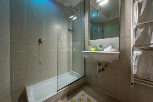 A bathroom at Hotel Ristorante Il Gabbiano