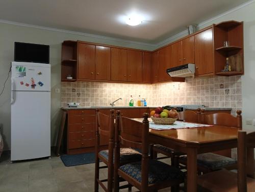 Køkken eller tekøkken på ainos cottage