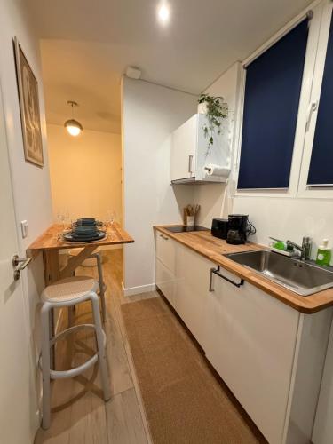 Studio one street away from the Marais!